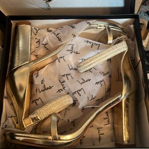 New in box , bought for a wedding I was in went with different shoe.